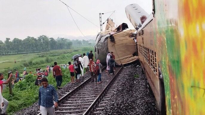 Bengal train accident Live Updates: Union Railways Minister on way to  accident spot - India Today