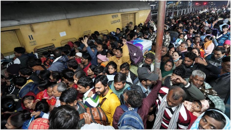 New Delhi Railway Station Stampede - कुंभ के लिए हुई थी स्पेशल ट्रेन की  घोषणा, फिर मची अफतराफरी... NDLS पर भगदड़ की असली वजह आई सामने - What led  deadly stampede at